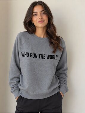 🇨🇦 BRUNETTE THE LABEL “Who Run the World” Crewneck Cozy Gray Clean Girl Size S/M